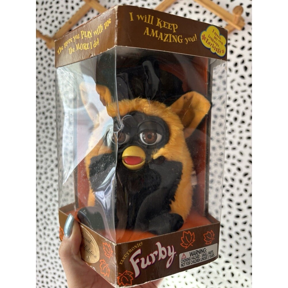 Vintage FURBY 1999 Halloween Witch Autumn NEW Special Edition w/Brown Eyes Tiger